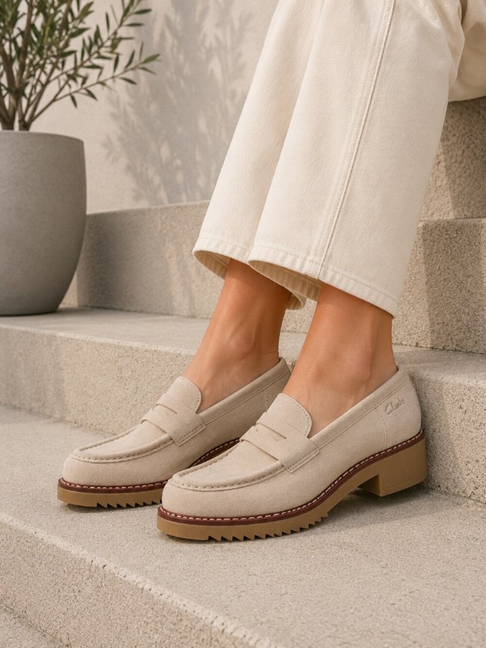 Clarks Womens Eden Style Sand Suede Penny Loafers Size 7 Lug Sole Preppy Classic